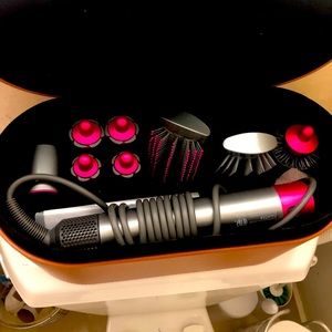 Dyson Airwrap complete set. Perfect condition, used once. All attachments.